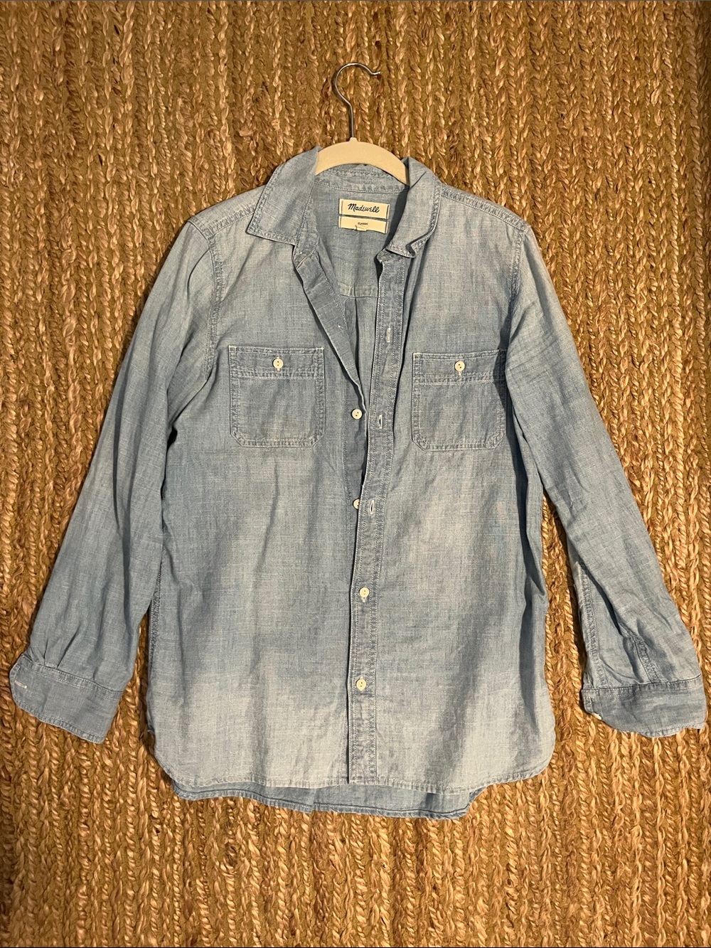 Madewell Light Chambray Button-Up Shirt in Faded Blue